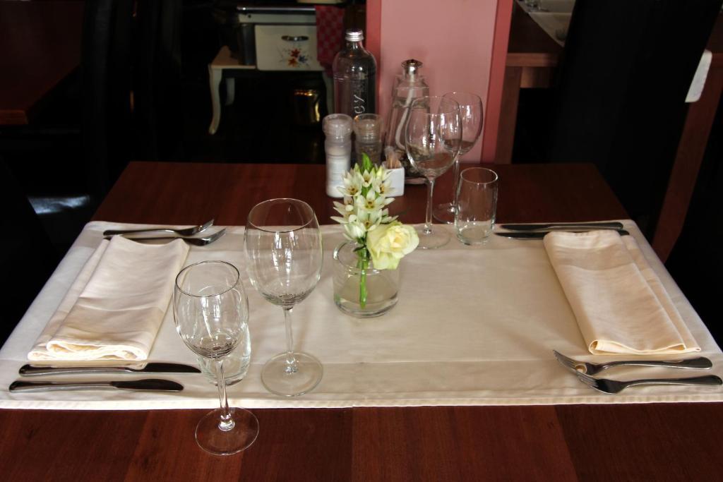 Hotel Restaurant Zeeland Толен Экстерьер фото