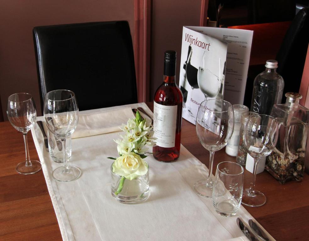 Hotel Restaurant Zeeland Толен Экстерьер фото